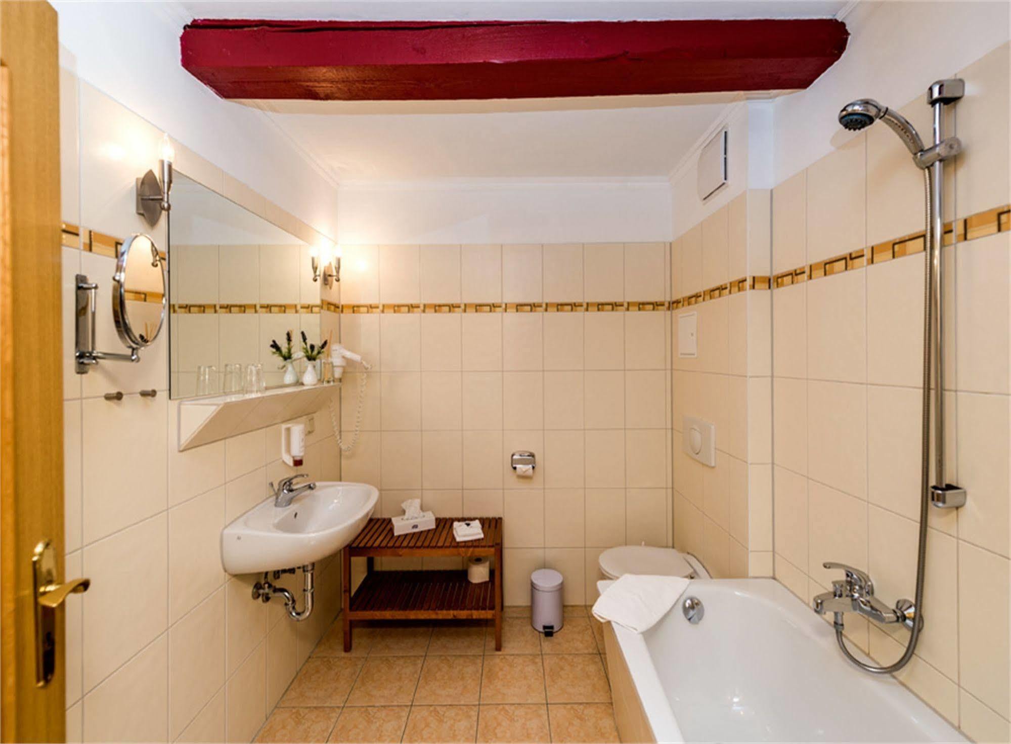 Hotel Gut Voigtlaender Blankenburg  Bagian luar foto